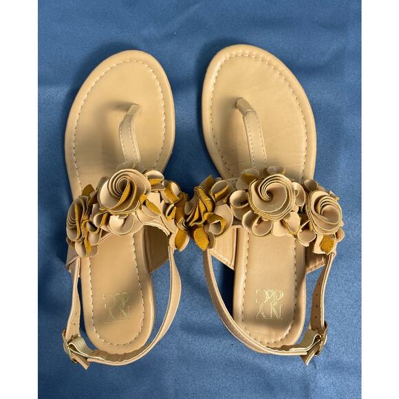 NY & Co. Tan Beige Slingback Sandals with Floret Embellishments Size 6 Pre-owned - Picture 1 of 5
